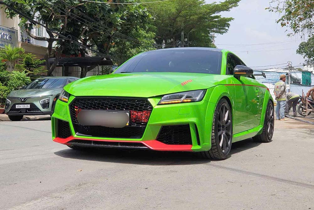 The 2017 Audi TT is strongly personalized with a TT RS-style body kit and many carbon forged details. Photo: Lan Minh