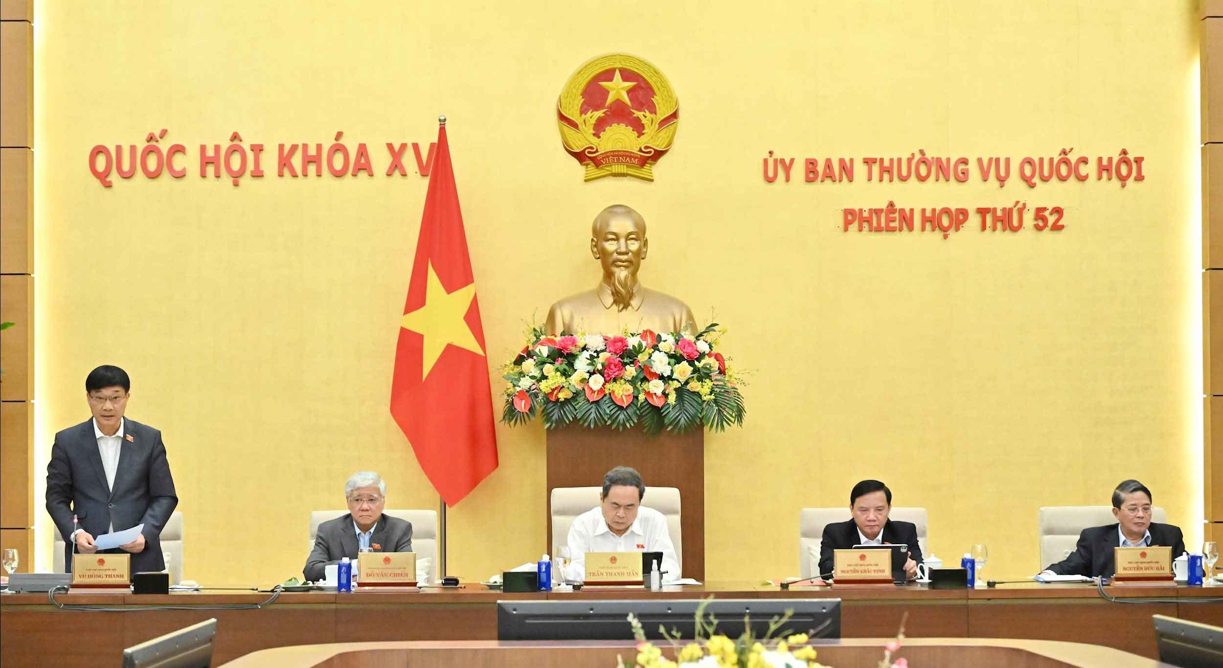 The National Assembly Standing Committee issued Resolutions on personnel work. Photo: Quochoi.vn