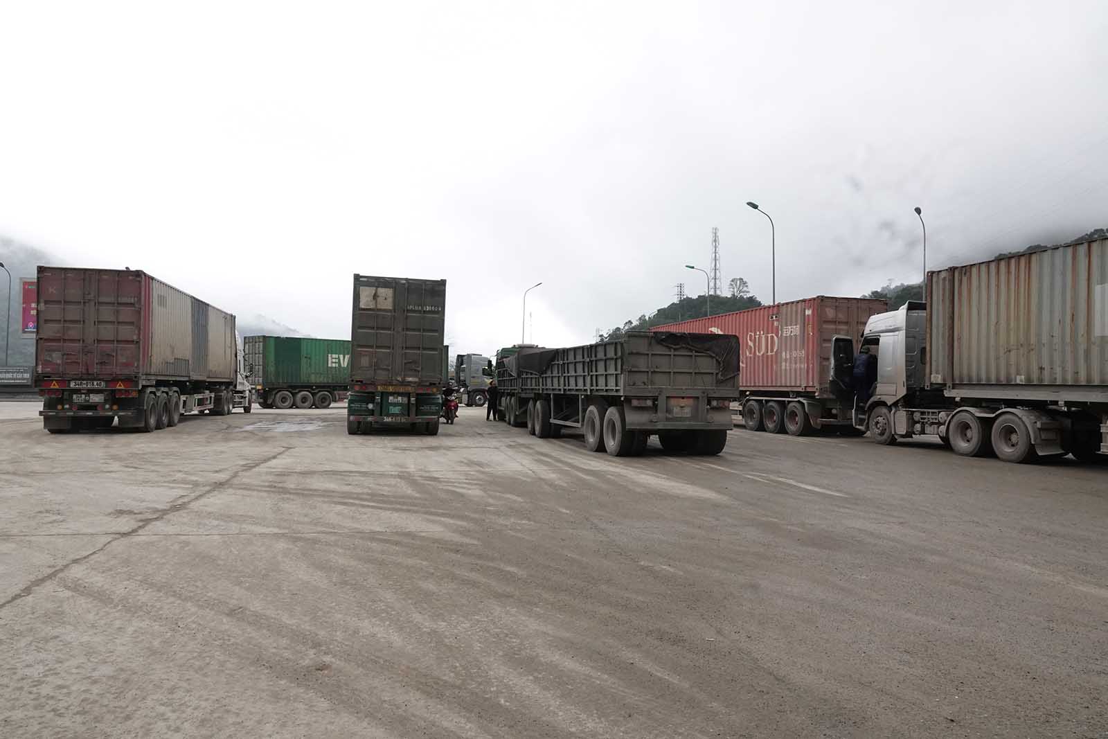 Can Tet, phuong tien thong quan tai Cua khau Cau Treo tang cao. Anh: Tran Tuan.