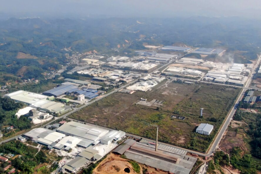 L'ancienne zone industrielle du Sud de la province de Yen Bai est investie dans la construction d'un systeme centralise de traitement des eaux usees. Photo : Van Duc.