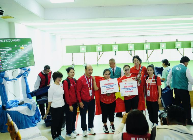 The Vietnamese sports delegation has announced awards for athletes after competing for medals at the 33rd SEA Games. Photo: Minh Anh