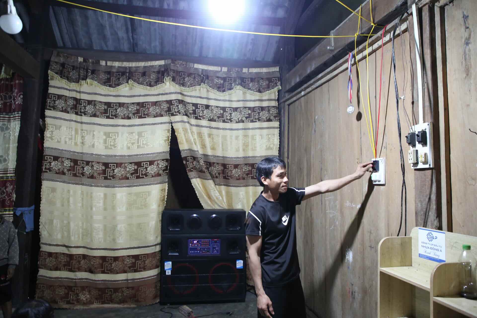 Grid power to Rao Con village, helping people have a stable power source. Photo: Cong Sang