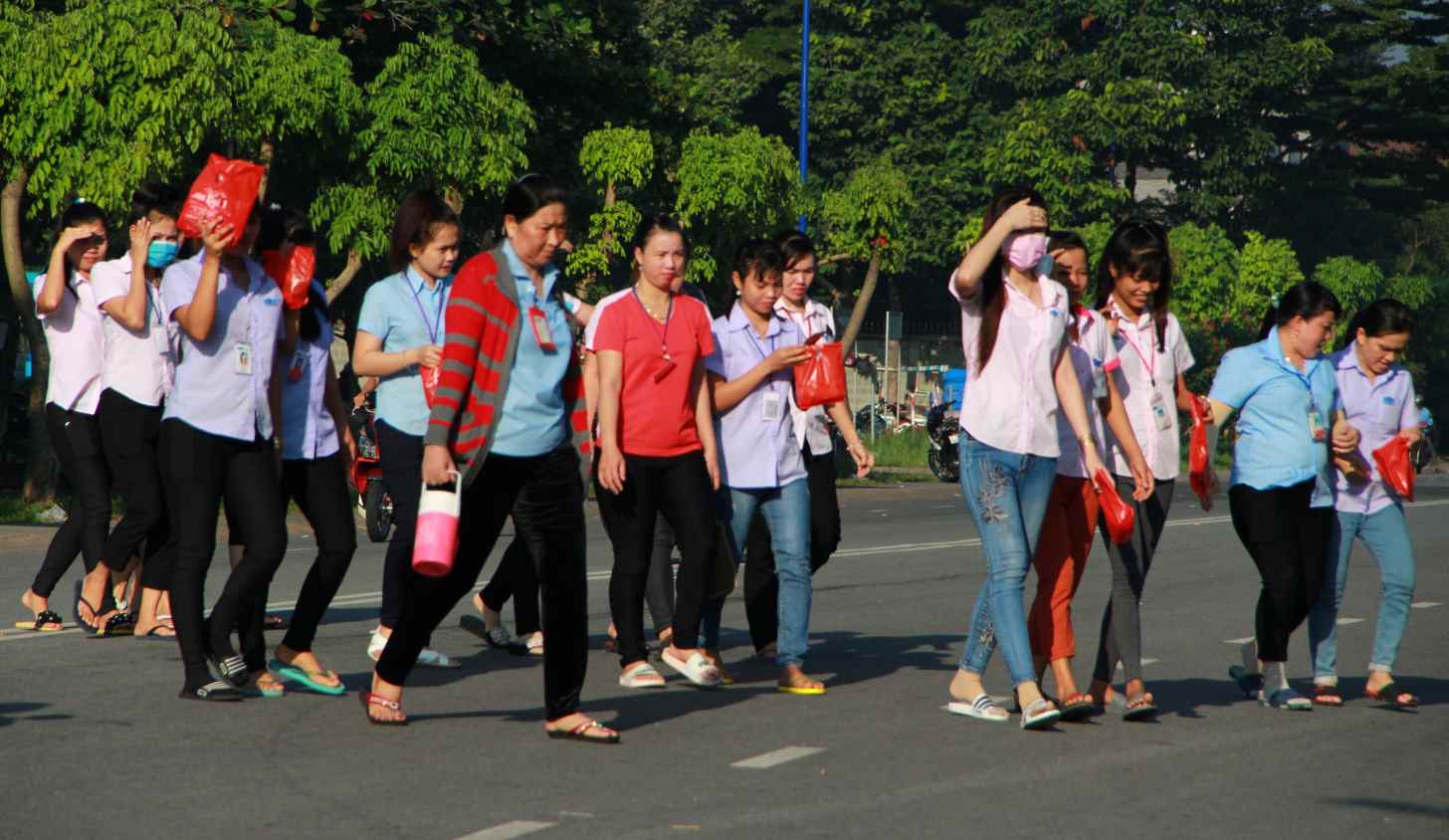The company has 2,700 workers in Ben Cat ward and had to stop operations. Photo: Dinh Trong