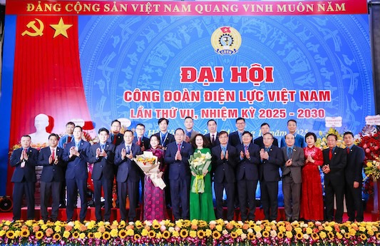 Ban chap hanh Cong doan Dien luc Viet Nam khoa VII. Anh: Dac Cuong