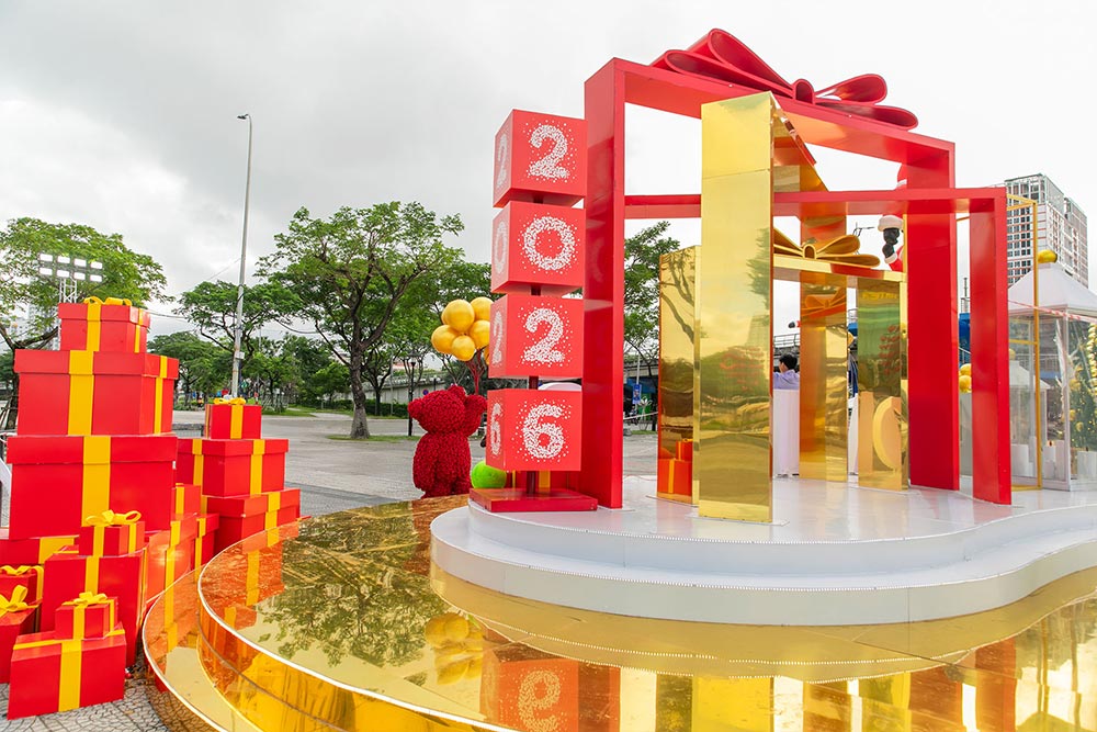 Da Nang san sang don khach du lich tan huong mua le hoi cuoi nam va chao don 2026. Anh: Da Nang Fantasticity