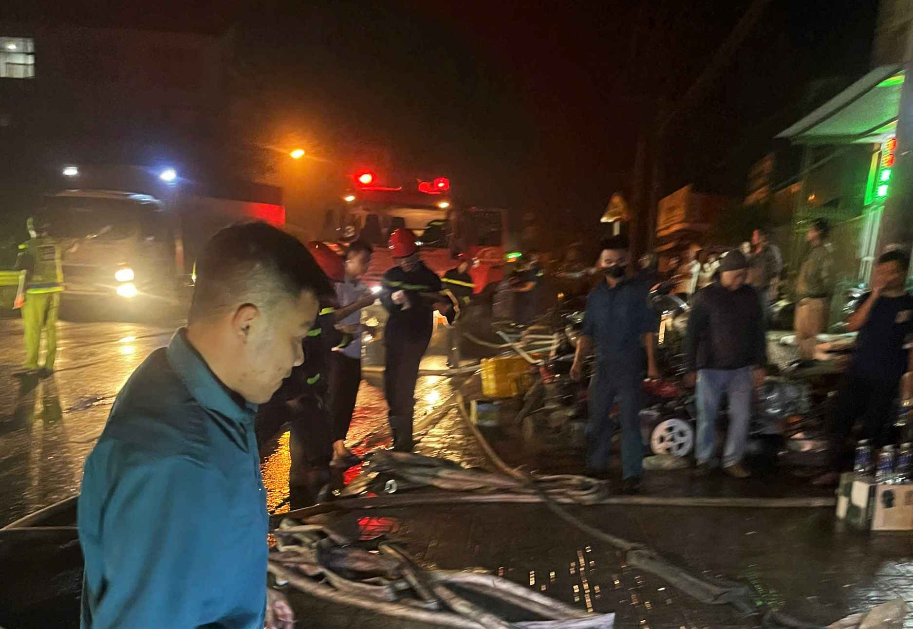 Vu hoa hoan xay ra trong khu dan cu phuong B'Lao luc nua dem. Anh: Phuc Khanh 