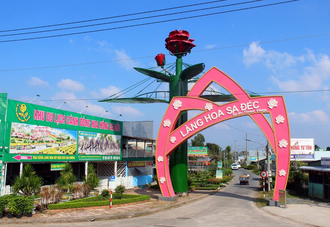 Dac biet tai khu vuc Lang hoa Sa Dec, nhung ngay nay nhu khoac len minh chiec ao moi long lay sac mau, hinh khoi cua hoa tuoi, cay doc la... Anh: Luc Tung