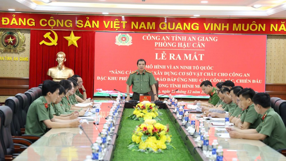 The launching ceremony of the For National Security model with the theme of Upgrading investment in building facilities for Phu Quoc Special Forces Police, ensuring to meet the needs of work and combat in the new situation. Photo: Tien Dung