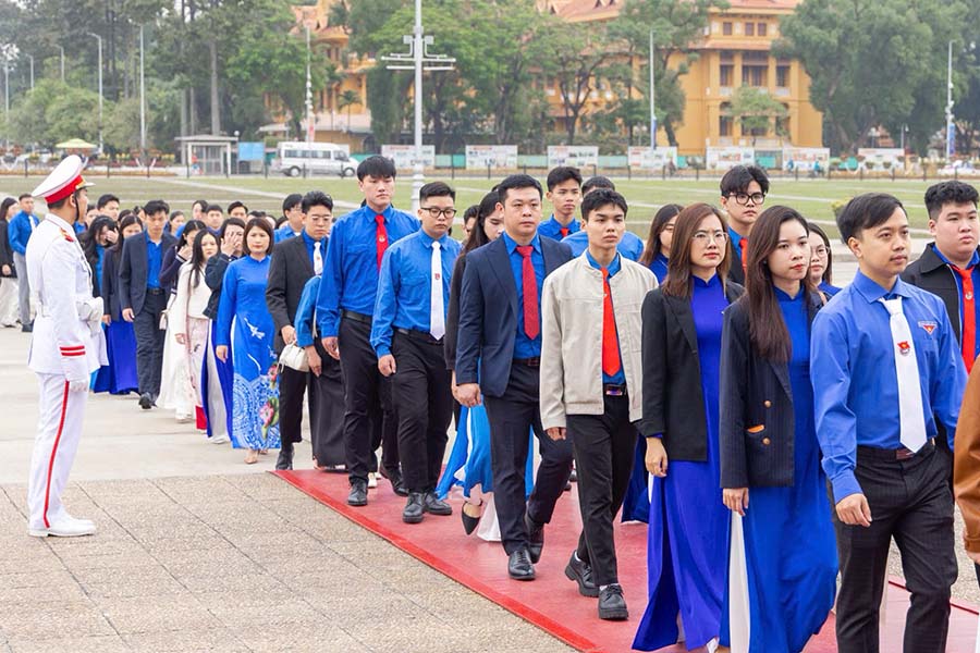 Cac dai bieu vao Lang vieng Bac. Anh: Quang Vinh