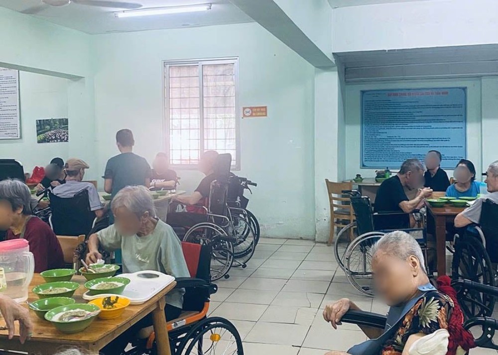 Developing day care models, community centers in the direction of "taking care in the morning, bringing home at night" for the elderly. Photo: Huyen Chi
