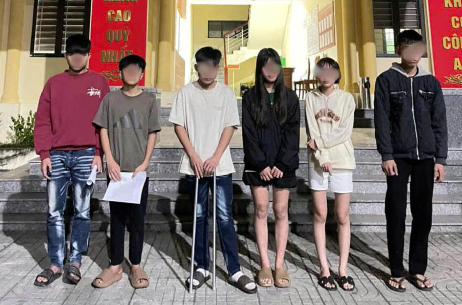 Công an xã Đức Quang đã ngăn chặn kịp thời nhóm học sinh mang hung khí để giải quyết mâu thuẫn. Ảnh: Quang Đức.