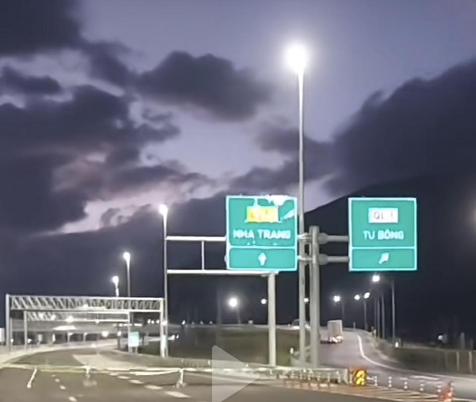 cao toc Van Phong-Nha Trang chua khai thac da phai va duong 