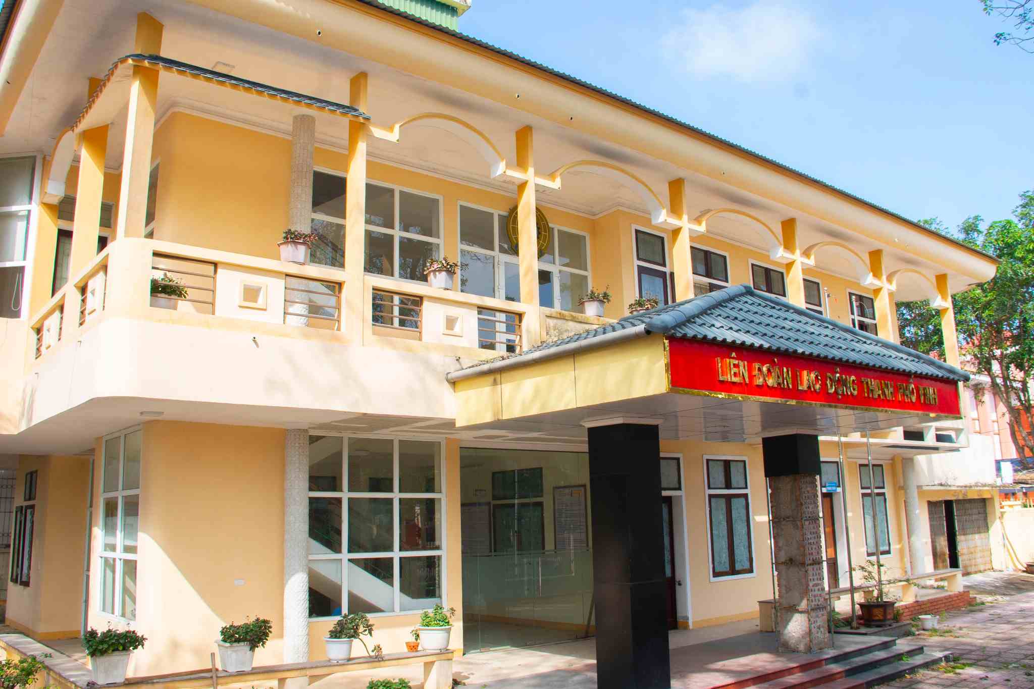 Tru so Lien doan Lao dong thanh pho Vinh dong cua sau khi thuc hien sap xep to chuc bo may. Anh: Duy Chuong