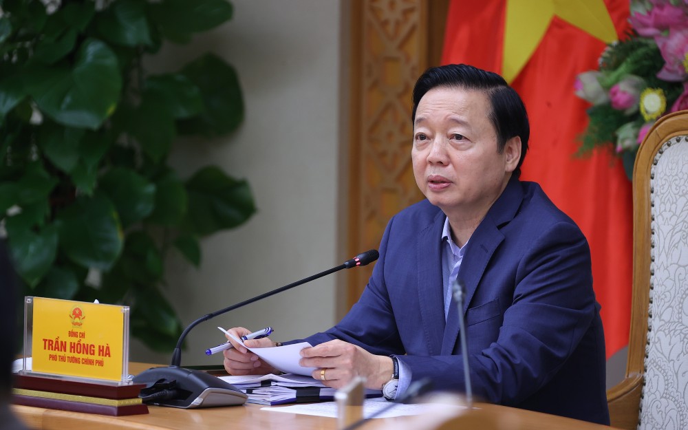 Deputy Prime Minister Tran Hong Ha chaired a meeting to listen to a report on the approval of the total greenhouse gas emission limit for 2025-2026. Photo: VGP/Minh Khoi