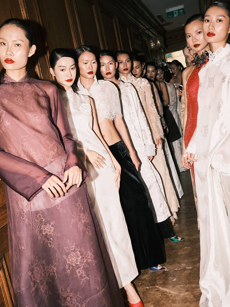 Day la bo suu tap Spring Summer 26, dong thoi cung la man ra mat chinh thuc cua Maison Denude, de lai dau an rieng trong buc tranh thoi trang thiet ke Viet. Anh: Nhan vat cung cap