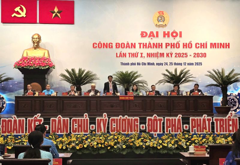 The Presidium leads the 1st Ho Chi Minh City Trade Union Congress, term 2025 - 2030. Photo: Nam Duong