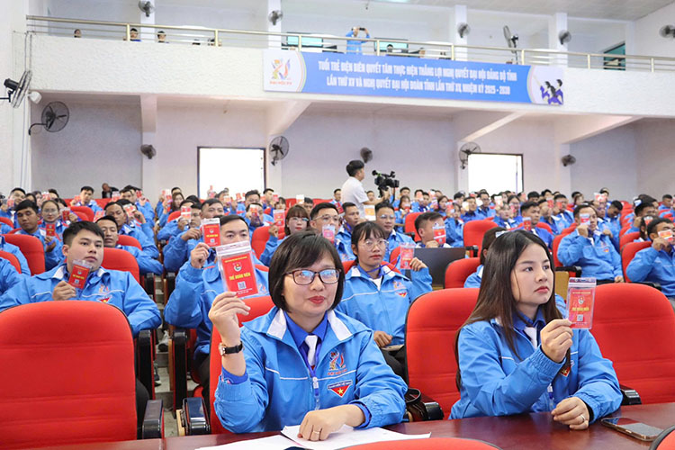 Anh: Tuoi Tre Dien Bien 