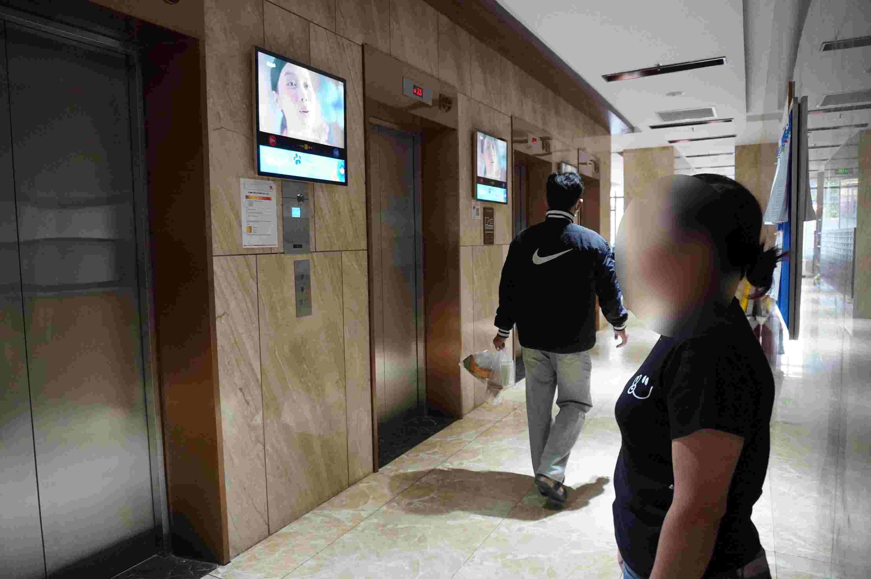 아파트 엘리베이터가 계속해서 고장을 일으키면서 많은 호치민시 주민들이 불안한 상황 속에서 살고 있습니다.