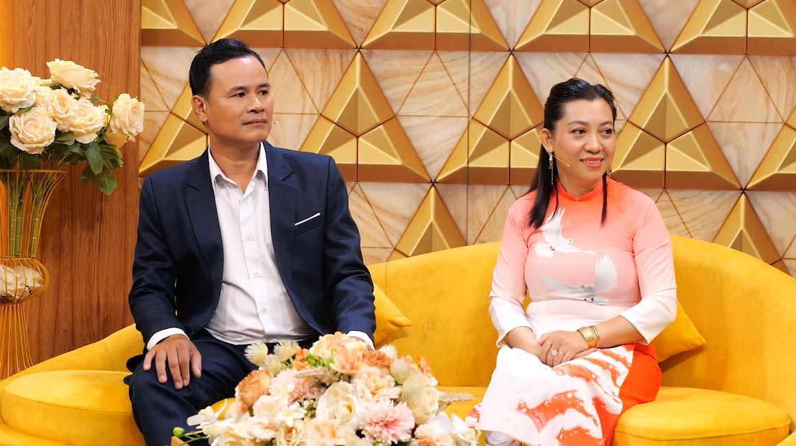 Mr. Tran Dai and his wife at the show Thuan Chong Chong. Photo: Jet provided.