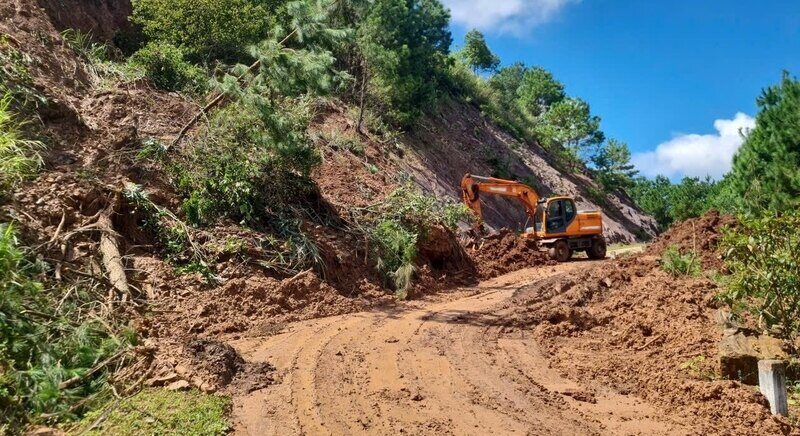 A series of roads in Lang Son province were damaged after natural disasters. Photo: Provincial Traffic Safety Committee