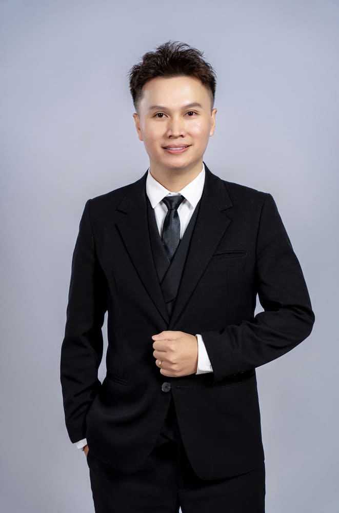 Giang vien Nguyen Duc Quang la nguoi dung sau ho tro 