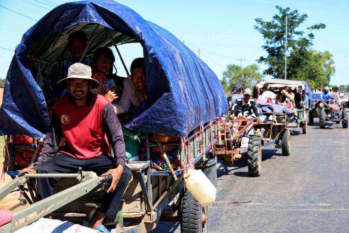 Residentes evacuados en la provincia de Siem Reap en Camboya el 15 de diciembre en medio del conflicto a lo largo de la frontera entre Camboya y Tailandia. Foto: AFP