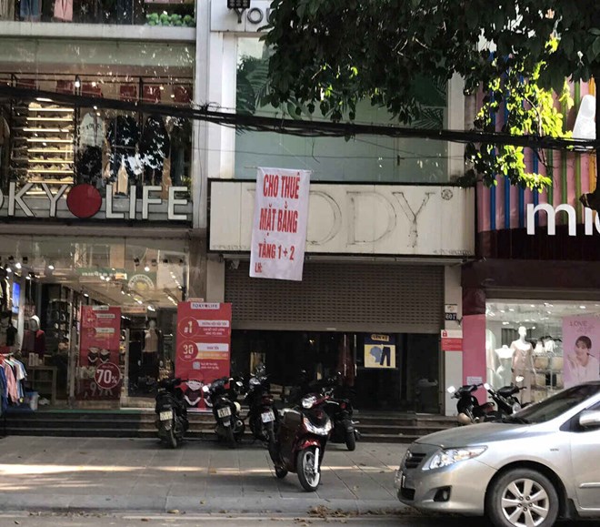 Nhiều cửa hàng ở phố mua sắm tại Phú Thọ trả mặt bằng