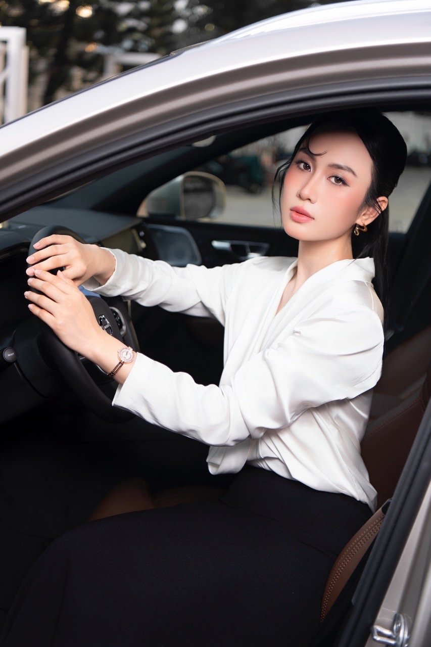  Tiep noi dau an nay, nam 2024, co gop mat tai Hoa hau Du lich Ban sac Viet Nam va gianh danh hieu A hau 3. Day duoc xem la cot moc quan trong giup Tham tich luy them kinh nghiem san khau, ky nang trinh dien, ung xu cung nhu cach lam viec voi truyen thong.