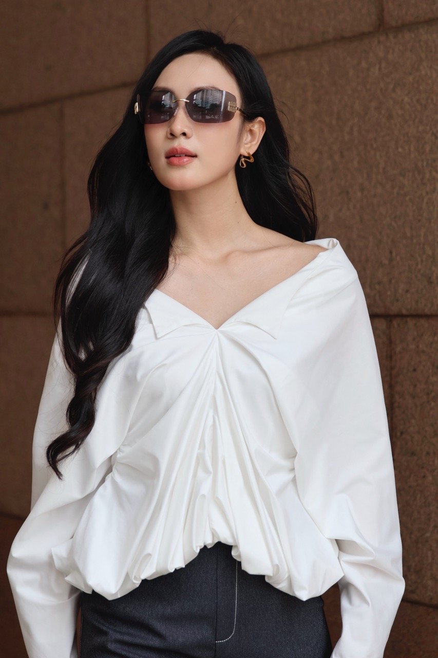 Buoc vao Miss World Vietnam 2025, Dang Thi Tham cho thay su chuan bi bai ban va co dinh huong. Cuoc thi nam nay quy tu nhieu thi sinh tre so huu hoc van tot, kha nang ngoai ngu on dinh va tu duy du an cong dong ro rang, tao nen mua giai duoc danh gia co chat luong dong deu va tinh canh tranh cao. 
