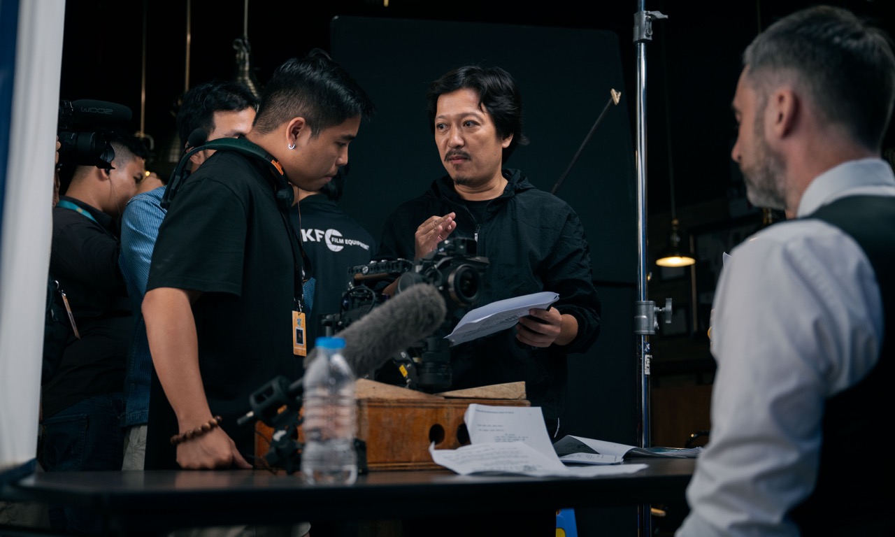 Truong Giang takes on many roles in the 2026 Tet film. Photo: Film crew.