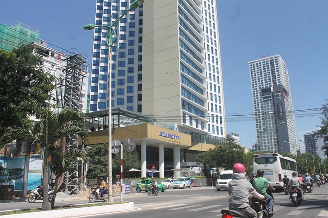 Khanh Hoa refuerza la coordinacion en la gestion de proyectos con tipos de apartamentos turisticos en la zona. Foto: Nhiet Bang