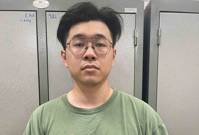 Đặng Chí Thành khi bị bắt vì hành hung chị T ở sảnh chung cư. Ảnh: Công an Hà Nội