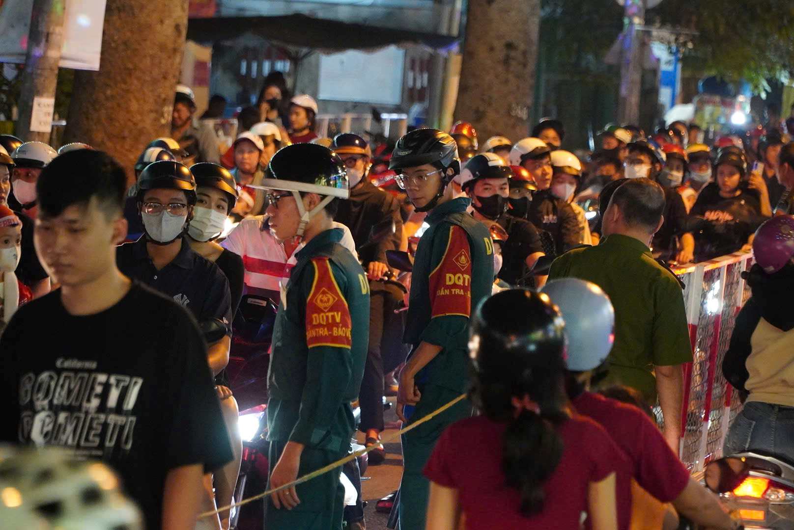 Luc luong chuc nang co mat dieu tiet giao thong. Anh: Chan Phuc