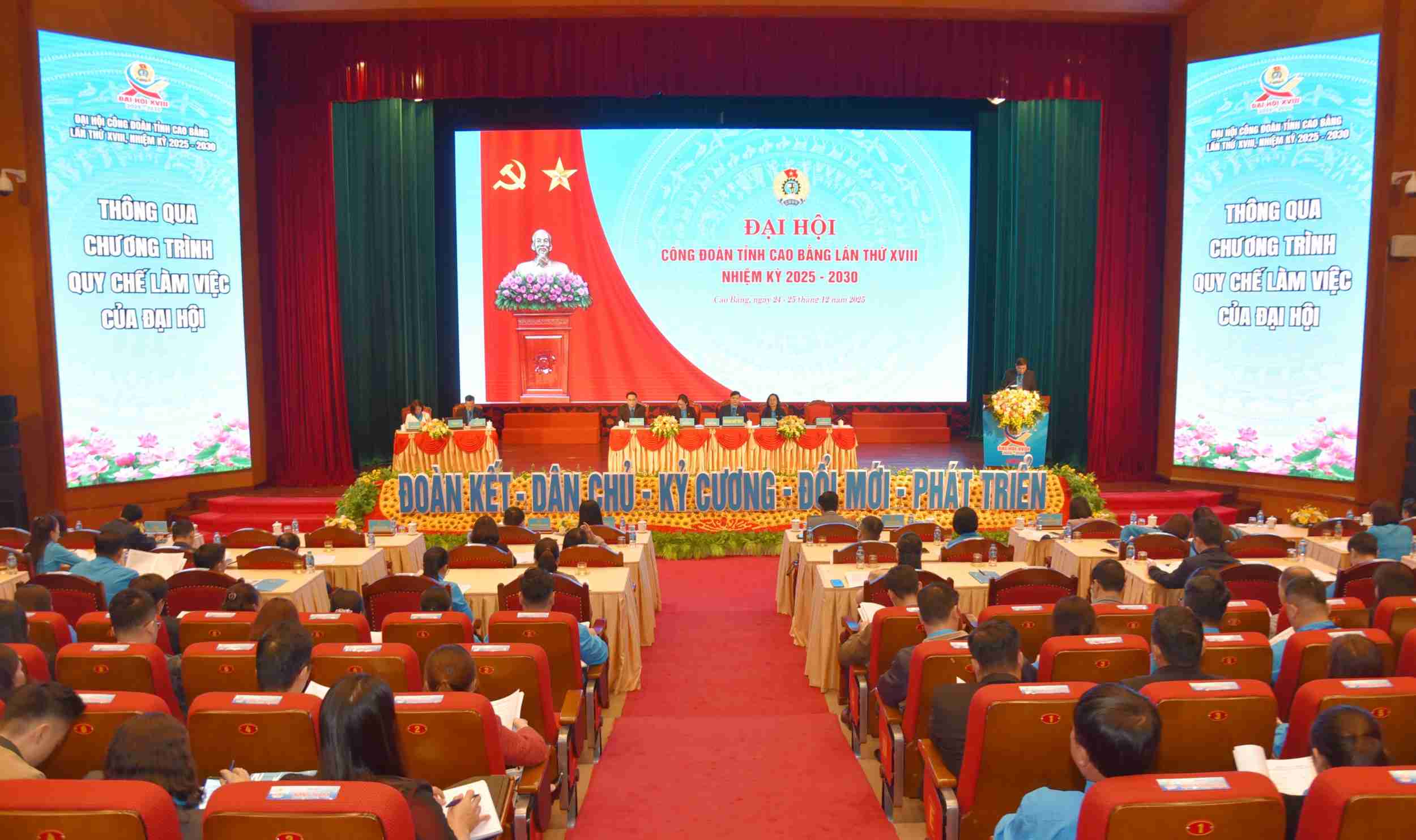 Toan canh phien thu nhat Dai hoi Cong doan tinh Cao Bang. Anh: Dam Tu