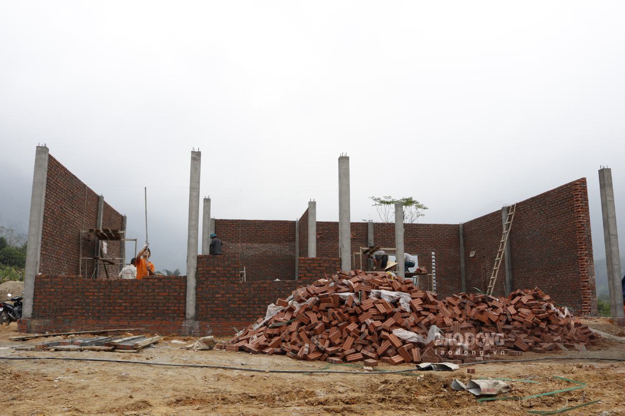 Lao Cai province strives for 100% of people affected by natural disasters to have new houses before the 2026 Lunar New Year. Photo: Van Duc.