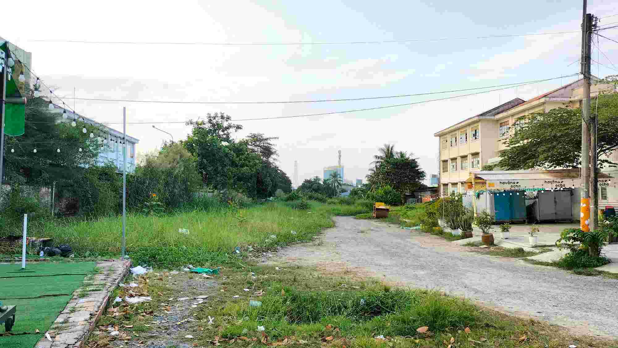 バクリエウ省(旧)の行政区画の一角は、まだ建設されていないまま散乱しています。写真:ニャット・ホー