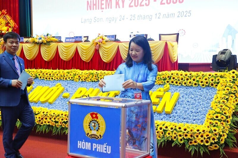 Cac dai bieu bo phieu bau Ban Chap hanh Lien doan Lao dong tinh khoa XVIII, nhiem ky 2025 - 2030. Anh: Hoang Nhu
