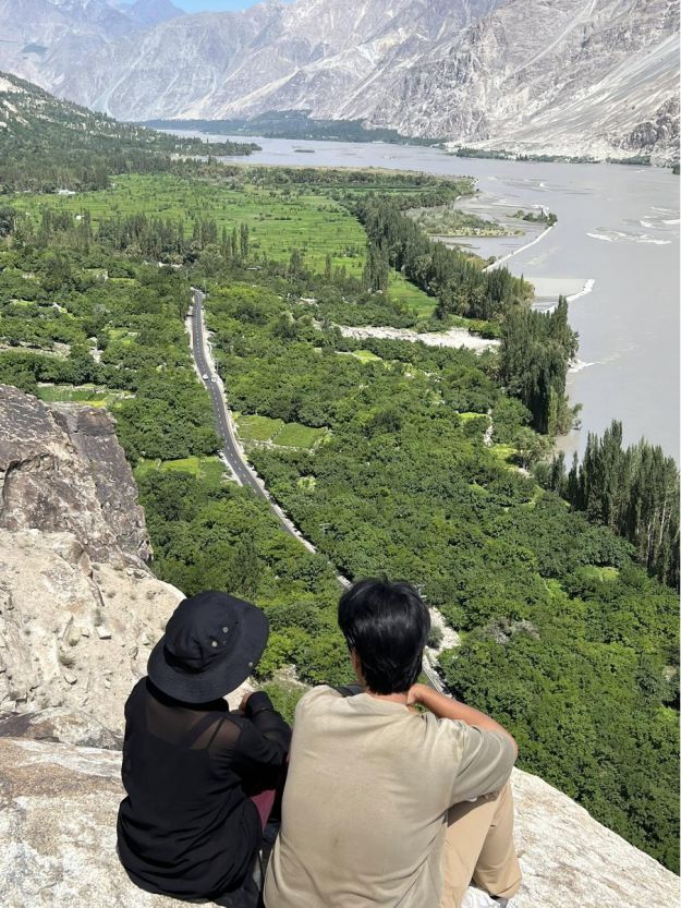 Vietnamese couple travel through 9 countries by road.