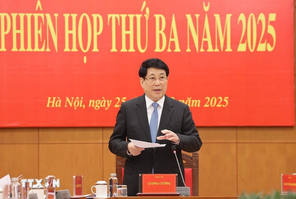 Uy vien Bo Chinh tri, Chu tich nuoc Luong Cuong chu tri phien hop. Anh: TTXVN