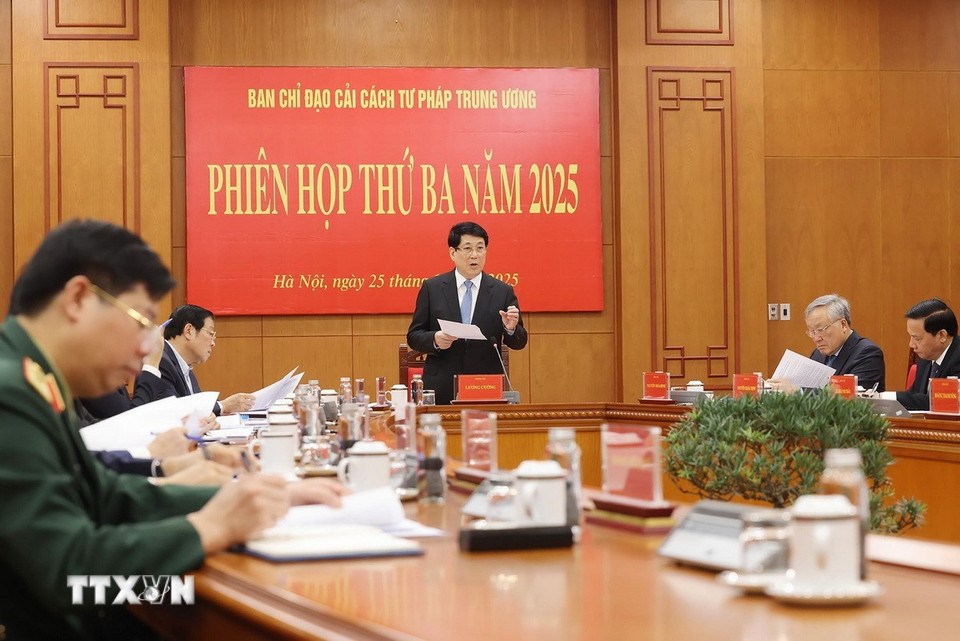 Politburo member and President Luong Cuong chaired the third meeting of the Central Steering Committee for Judicial Reform.