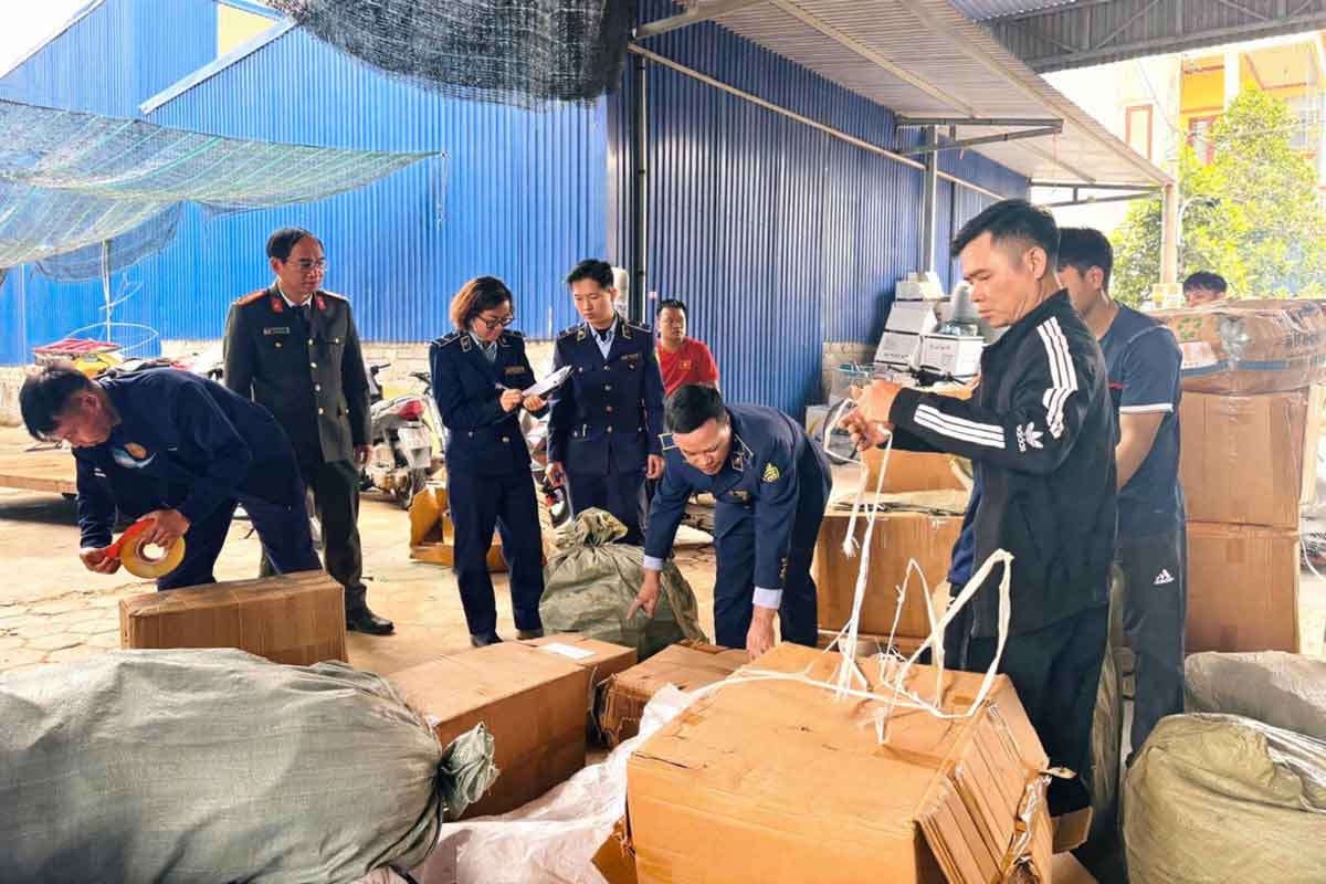 Tang vật thiết bị vệ sinh không có nguồn gốc, xuất xứ. Ảnh: Công an tỉnh Ninh Bình