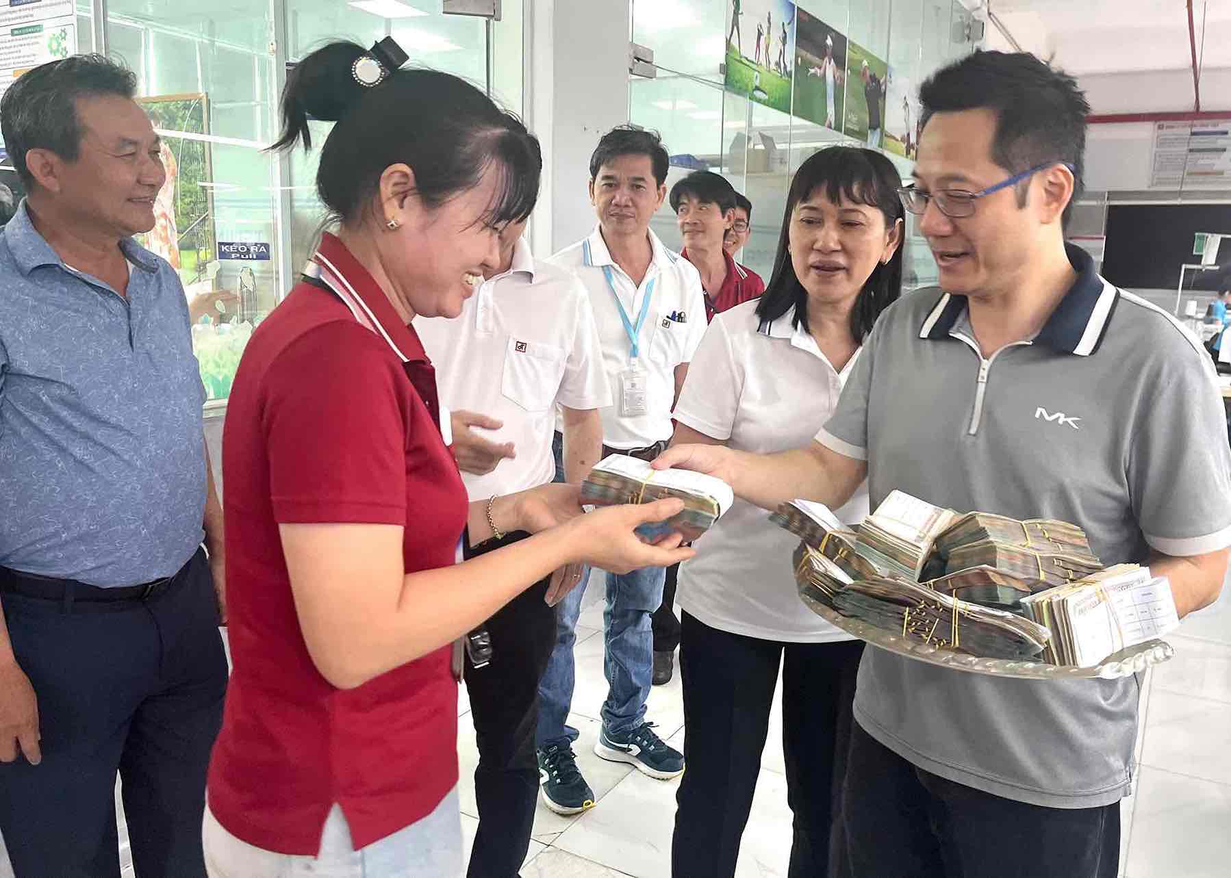 Tong so tien thuong hoan thanh ke hoach san xuat nam 2025 la hon 6,6 ti dong. Anh: HAC