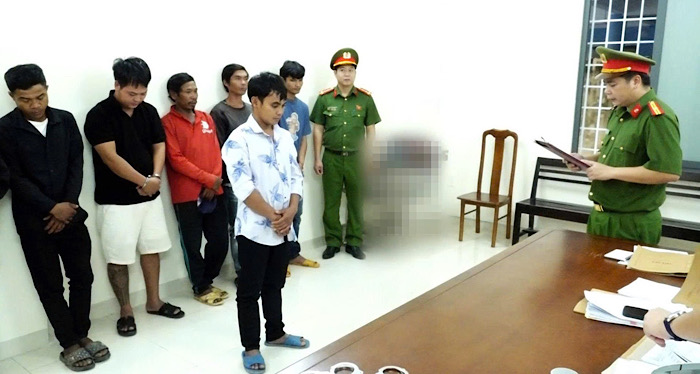 Công an tỉnh Khánh Hòa đã khởi tố vụ án hình sự, khởi tố 7 bị can liên quan đến hành vi đào bới heo chết, nhiễm bệnh để mổ cấp đông, đưa ra thị trường. Ảnh: Phương Linh