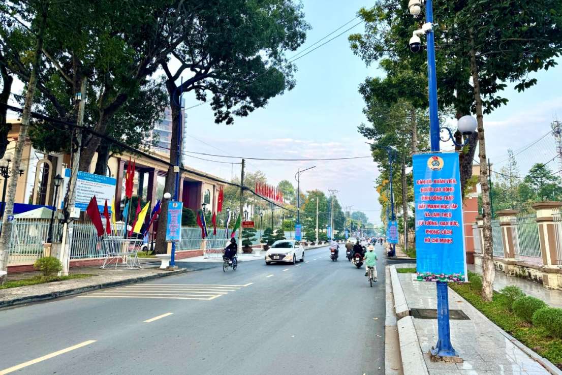 Co phuon tuyen truyen tren cac tuyen duong phuong My Tho. Anh: Duc Trung