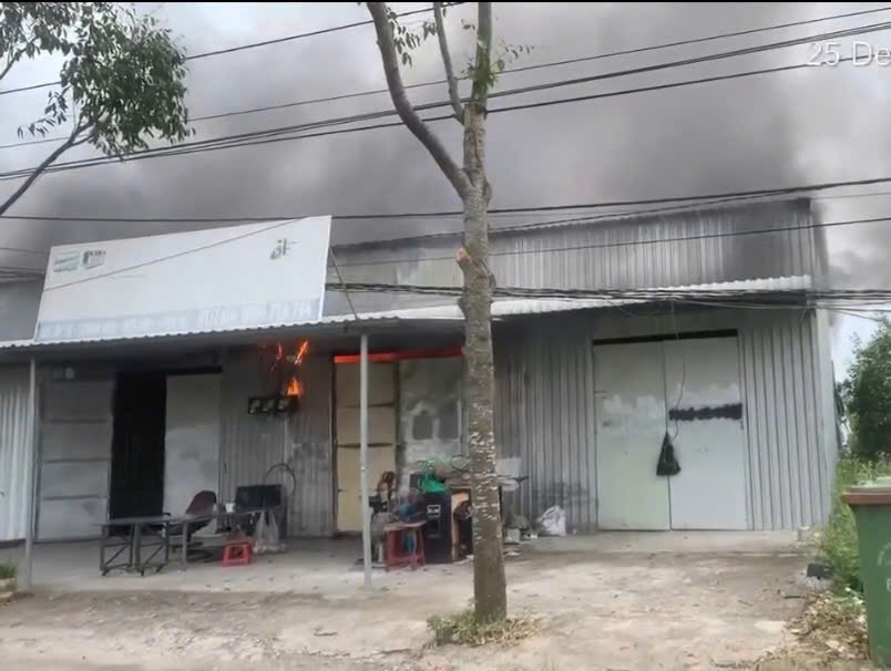 Hien truong vu chay nha dan xay ra o ap 10, xa Luong Hoa, tinh Tay Ninh. Anh: Duy Minh