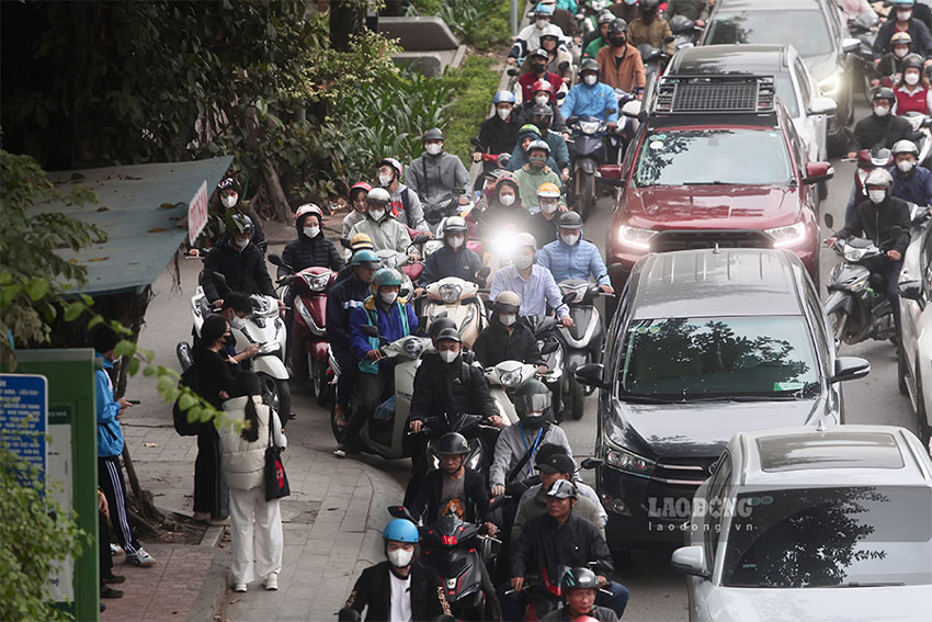 Decree No. 336/2025/ND-CP stipulates a maximum fine of VND75 million for individuals and VND150 million for organizations in the road sector. Photo: Viet Anh