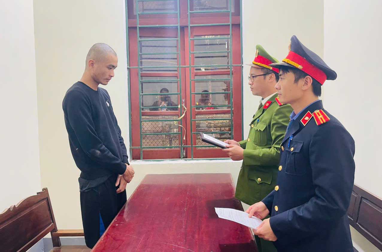 Khởi tố đối tượng Thủy về tội mua bán trái phép chất ma túy. Ảnh: Công an Hà Tĩnh.