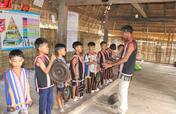 Van hoa cong chieng, di san UNESCO duoc bao ton, truyen lai cho the he tre. Anh: Ngoc Linh 
