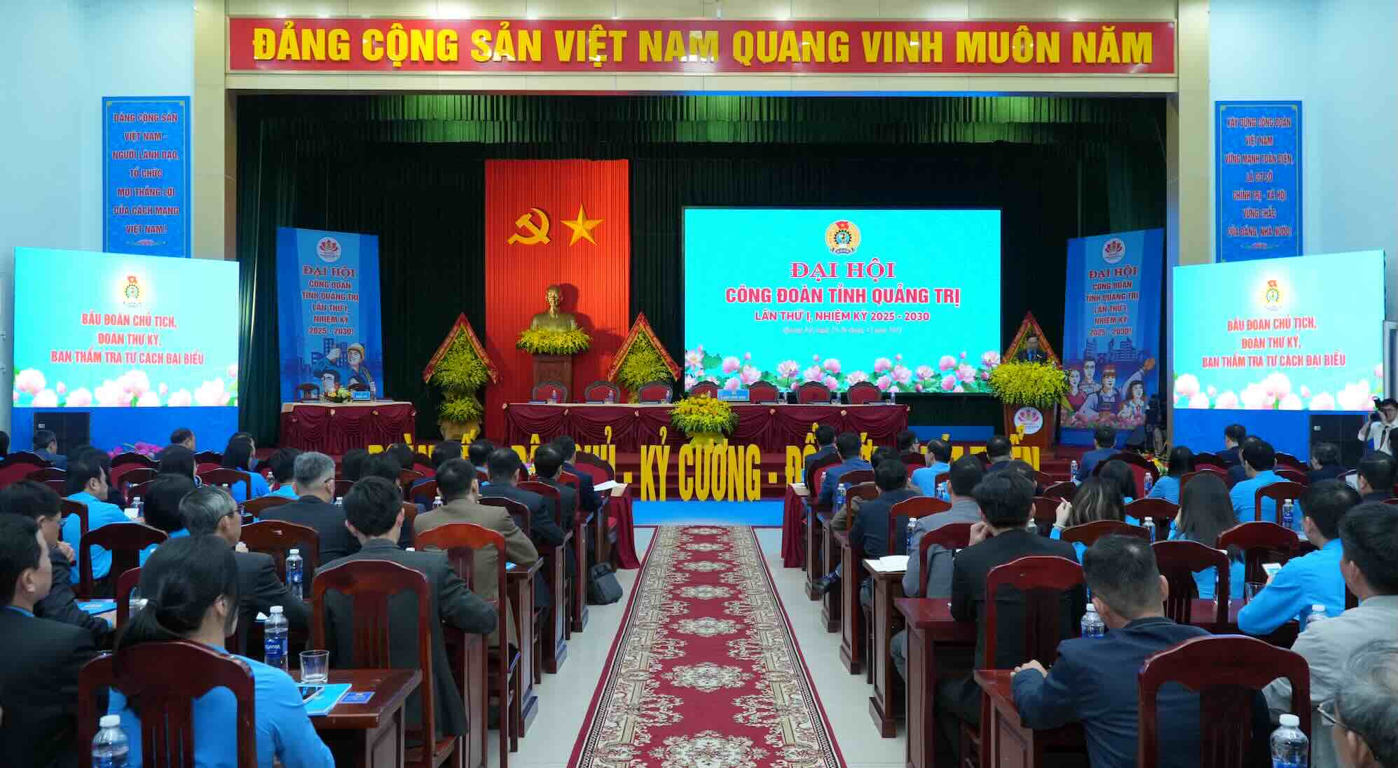 150 dai bieu tham du Dai hoi Cong doan tinh Quang Tri. Anh: Sang Tho