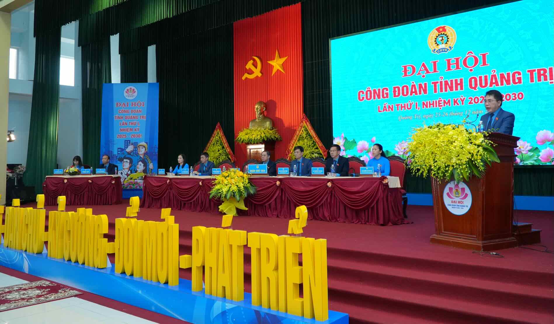 Phien thu nhat Dai hoi Cong doan tinh Quang Tri duoc dien ra vao chieu 25.12. Anh: Sang Tho